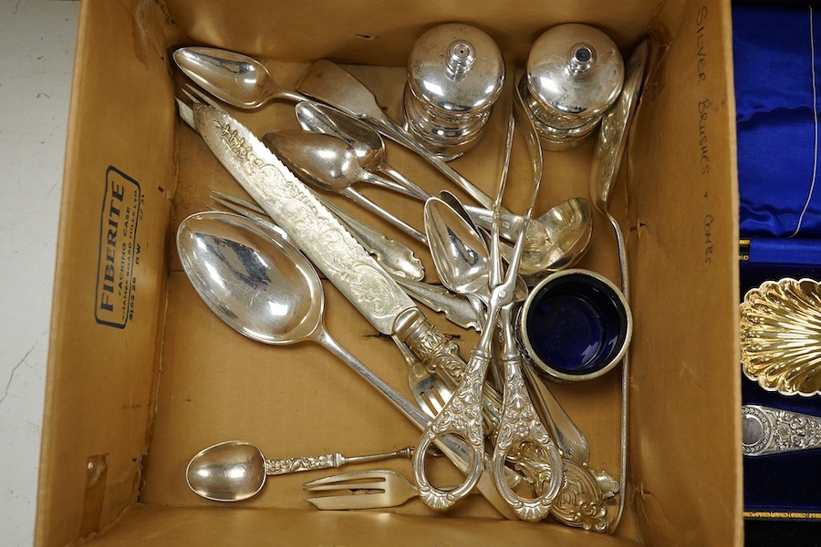 A cased set of six silver grapefruits spoons with a silver handled carving knife and a quantity of assorted plated flatware. Condition - good